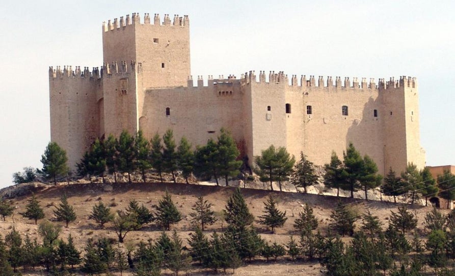 Castillo de Vélez-Blanco, también conocido como Castillo de Los Fajardo.