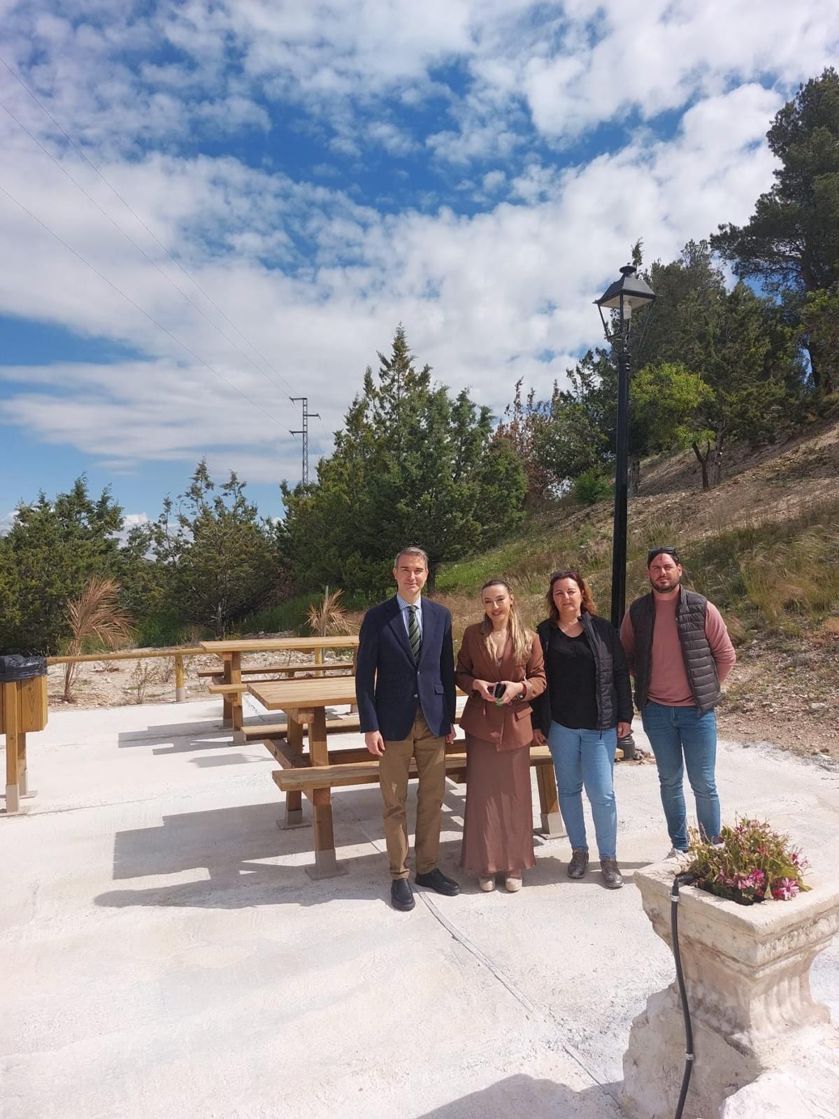 Junta y ayuntamiento ponen en valor la explanada del castillo de vélez-blanco | ideal