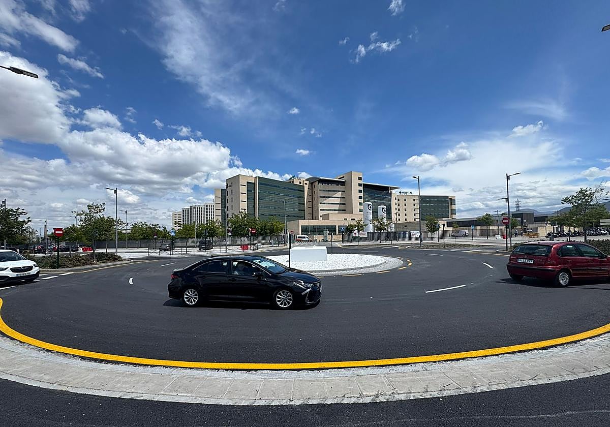 Nueva rotonda construida en la avenida del Conocimiento.