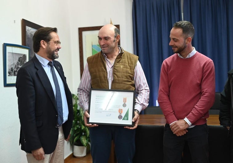 Andalucía otorga la Medalla al mérito de Protección Civil al pastor granadino que evitó una tragedia en Trevélez