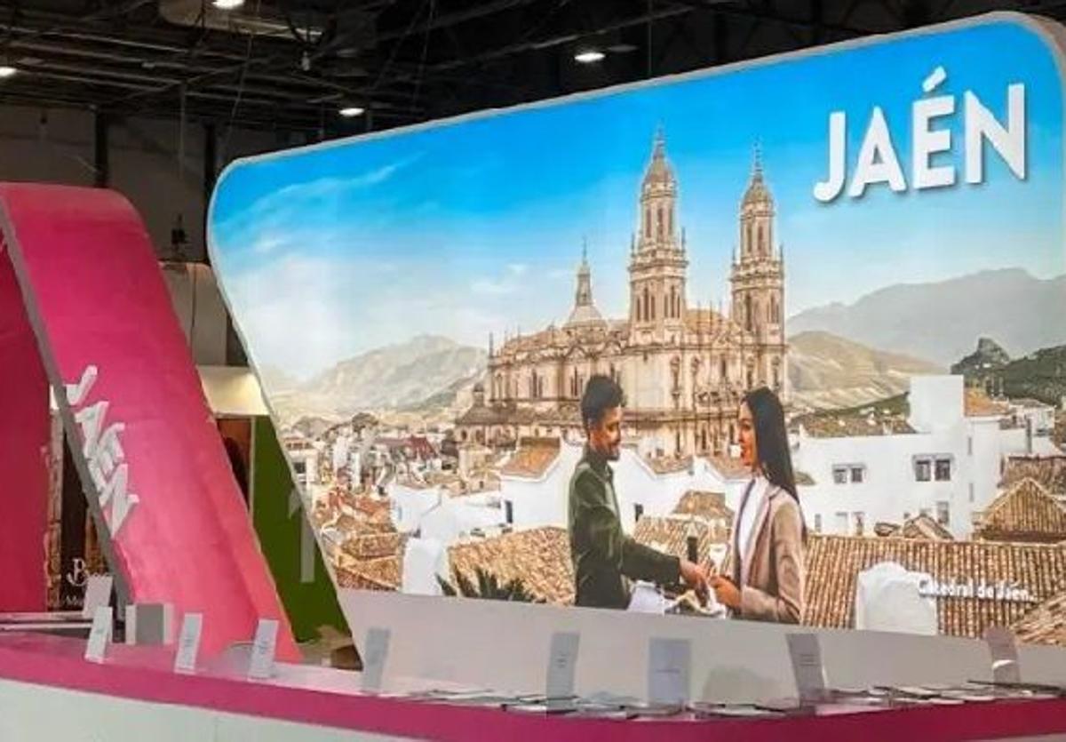 Estand presidido por una imagen de la Catedral en Fitur 2023 donde se reforzó la candidatura.