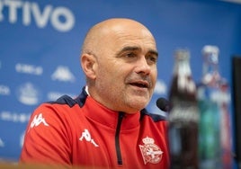 El entrenador del Deportivo, Óscar Gilsanz, en sala de prensa.