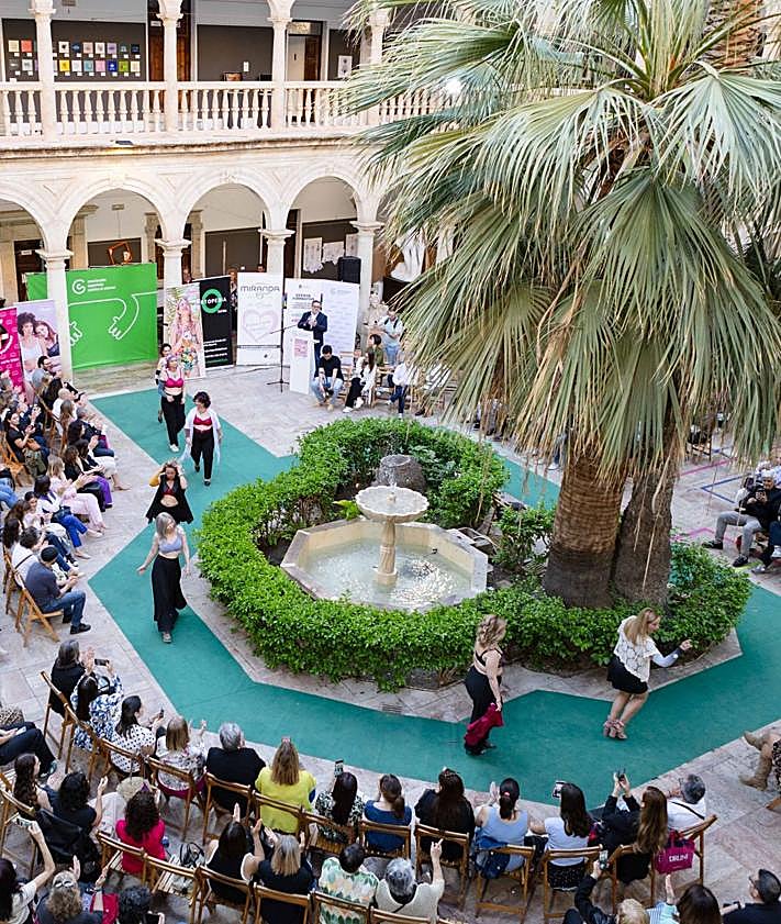 Imagen secundaria 2 - Modelos de Almería en la lucha contra el cáncer de mama
