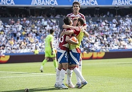 Lama celebra con Trigueros, Józwiak y Weissman.