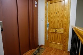 Cúllar Vega condena en silencio el apuñalamiento de una vecina y su hijo.