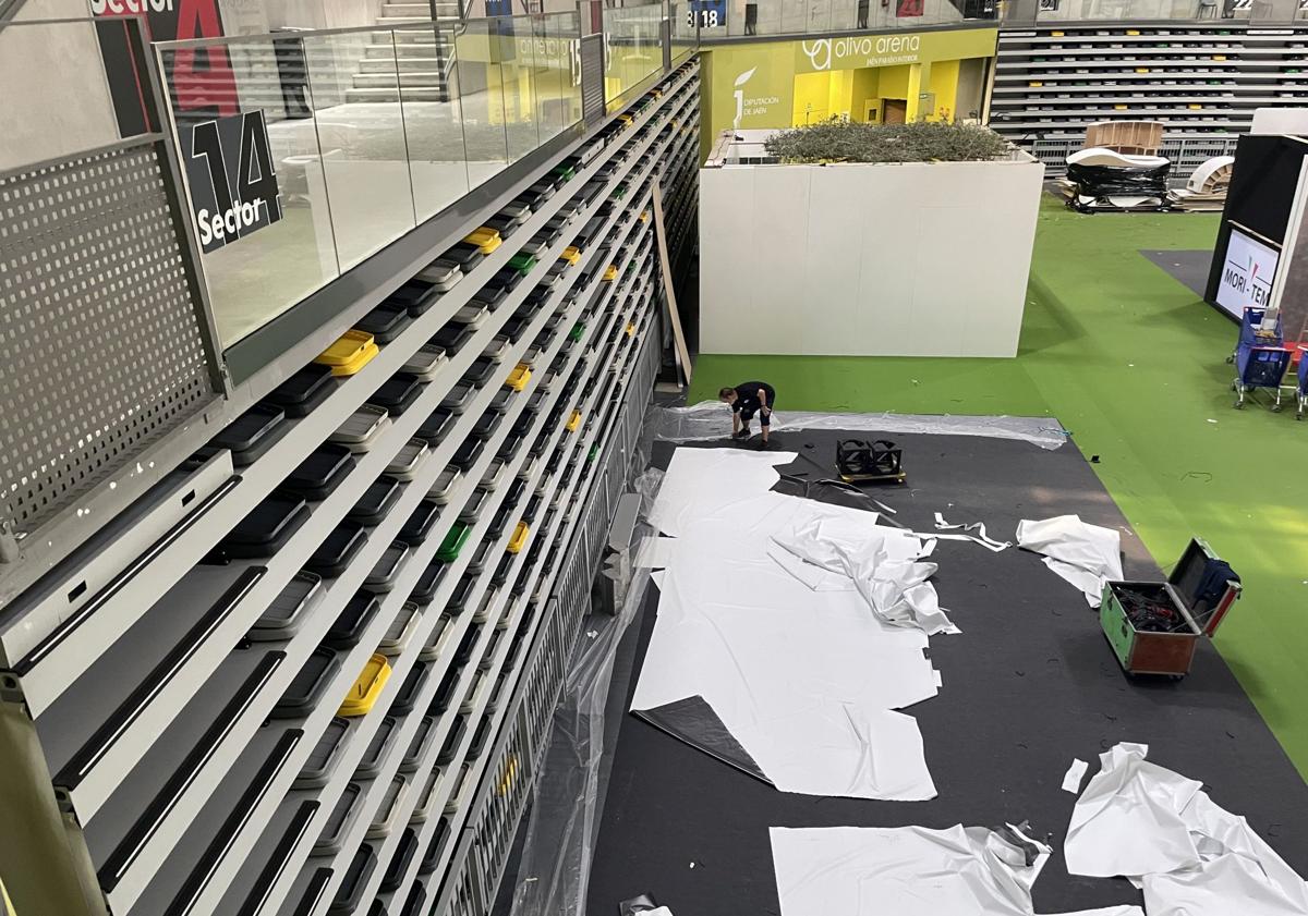 Imagen principal - Expoliva se desmonta para que Ferias Jaén siga con su agenda programada