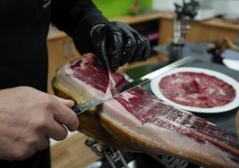 La oferta con envío gratuito de una jamón de bellota 100% ibérico Cinco Jotas por 36 euros el kilo