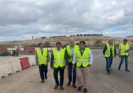 Paco Reyes visita las obras de El Guadiel.