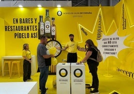 Juego en el estand de la Interprofesional del Aceite.