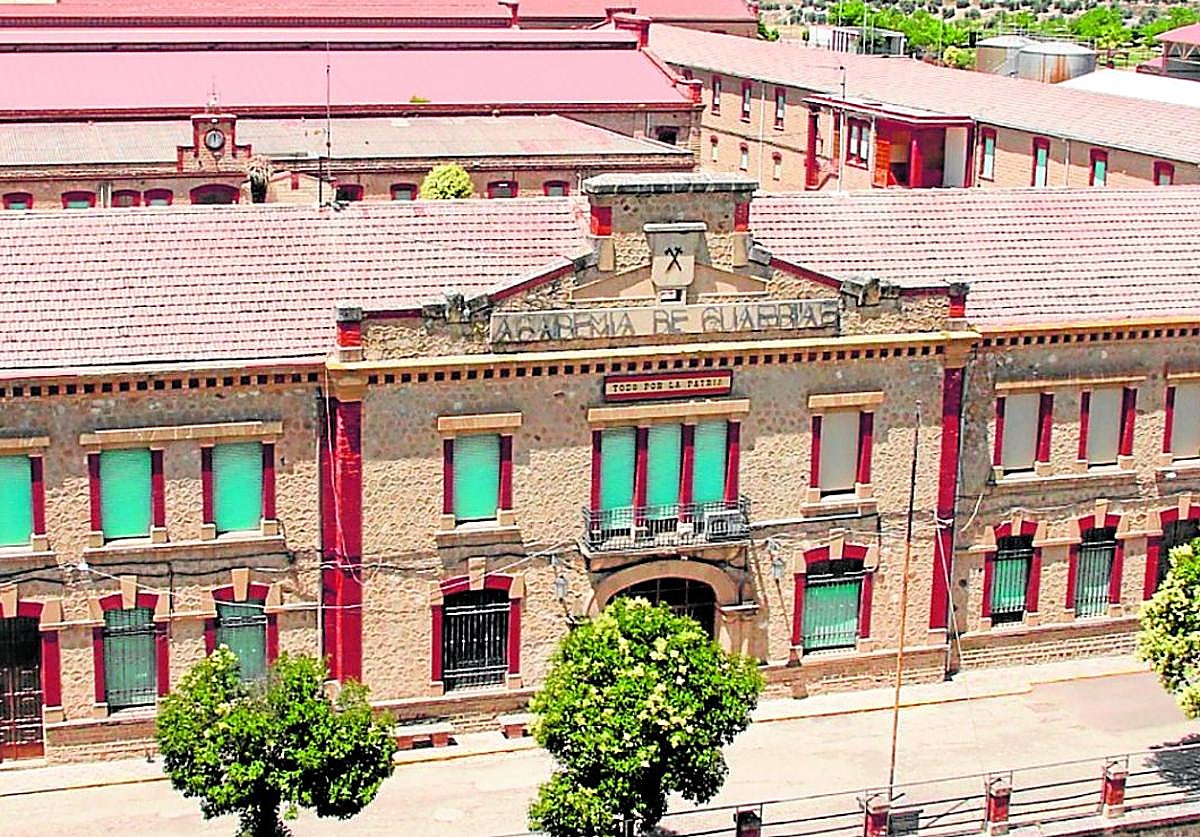 Vista exterior de la Academia de Suboficiales de la Guardia Civil de Úbeda.