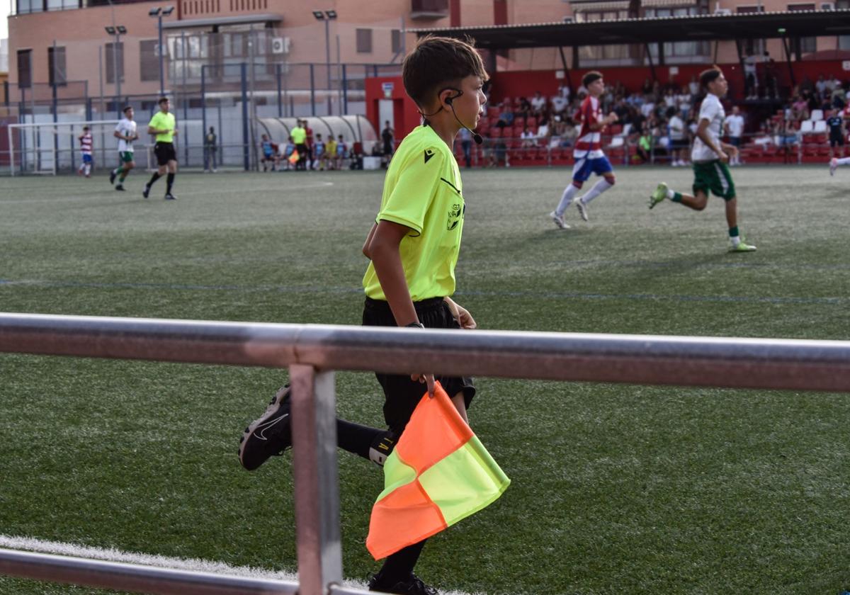 Aitor, el árbitro de 13 años, se 'gradúa' ya entre cadetes | ideal
