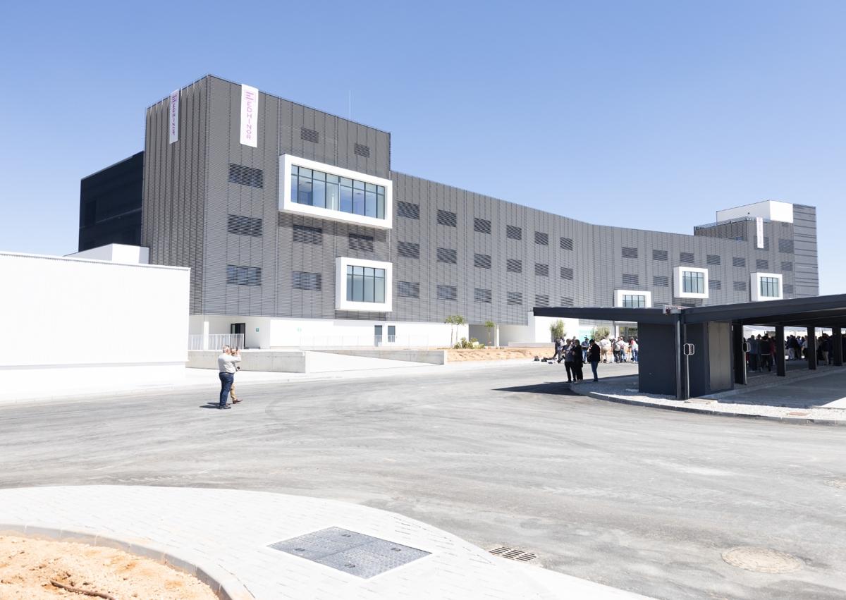 Imagen secundaria 1 - Acto de colocación de la primera piedra del edificio de Ifmif Dones en Granada.
