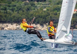Xammar, en el centro, durante la competición junto a su compañera Marta Cardona.