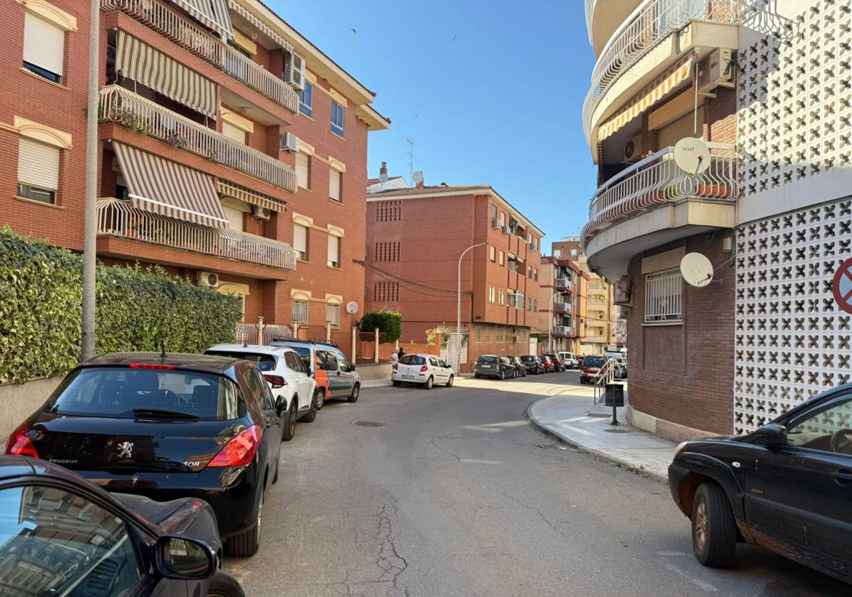Muere un menor en Linares olvidado por su padre de acogida en el coche