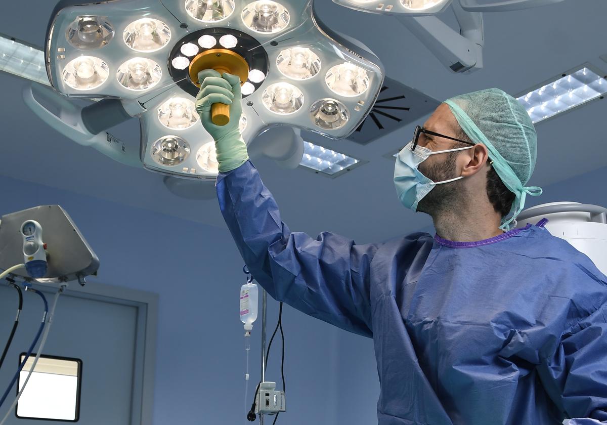 Un neurocirujano de Vithas Almería desarrolla un protocolo pionero para cirugías de tumores cerebrales