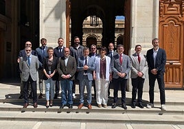 Foto de familia de los participantes en la presentación de la Fundación 'Tres por Jaén'.