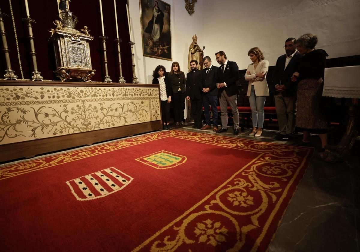 Dos alfombras centenarias lucen de nuevo en la catedral gracias a la colaboración de la delegación de la junta | ideal
