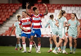 La central Jujuba, durante un partido con el Granada femenino en Los Cármenes.