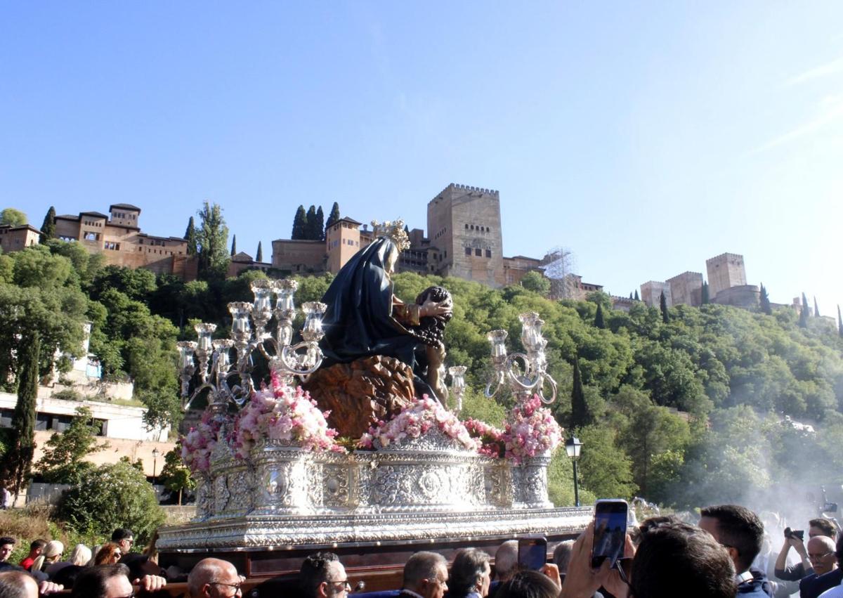 Imagen secundaria 1 - Traslado Santa María de la Alhambra.