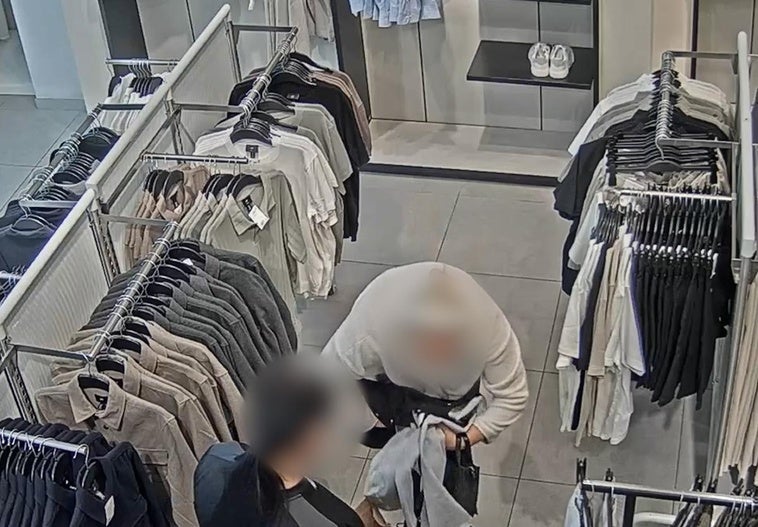 Detenidas por robar ropa en un centro comercial de Granada para venderla en mercadillos