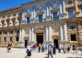 Turistas en la Alhambra de Granada.