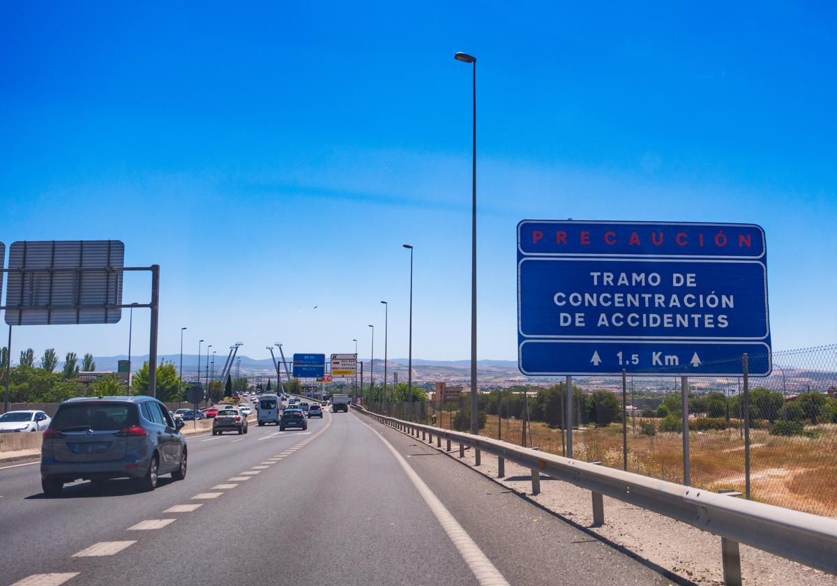 Un nuevo cartel busca reducir los accidentes en la Circunvalación de Granada