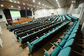Claustro universitario de la facultad de Filosofía y Letras.