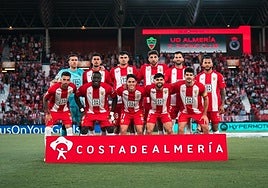 Jugadores del Almería celebrando un gol.