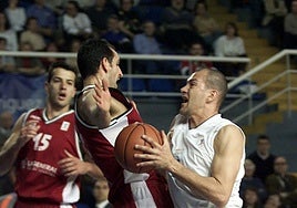 Pugna entre Dani Romero y Alberto Herreros.