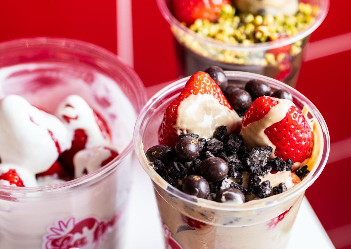 Imagen secundaria 1 - El fenómeno de las fresas premium llega al centro de Granada: «Son diferentes y únicas»