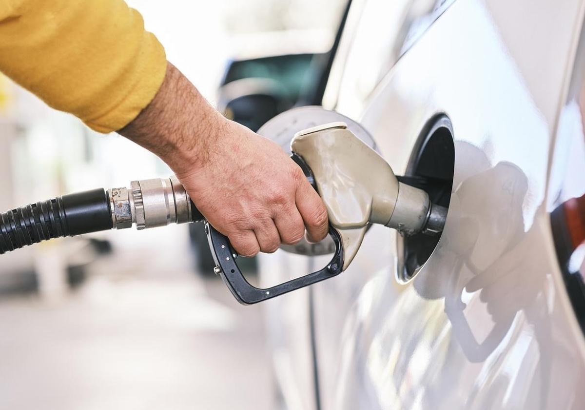 Llega el adiós al diésel con el nuevo combustible que ya utiliza esta famosa marca de coches | ideal