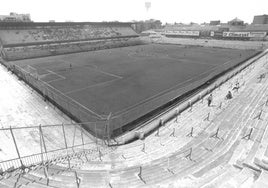 Fotografía durante el último partido del Granada en el viejo Los Cármenes, en 1995.