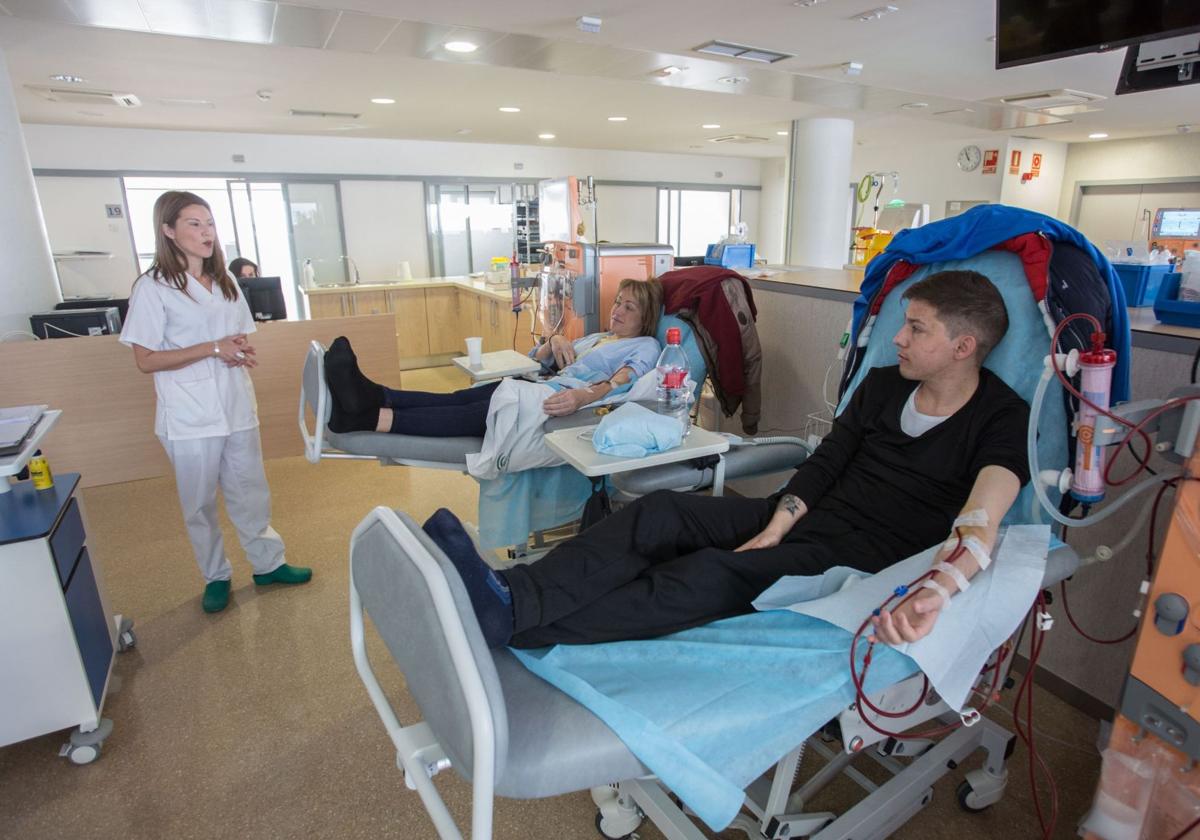 La Junta prevé un centro de hemodiálisis ambulatoria en el Poniente, con TV individual para cada paciente