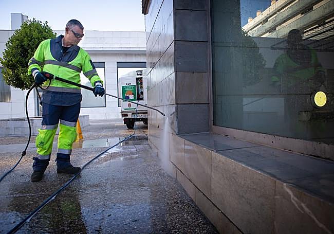 Limpieza con agua a presión.
