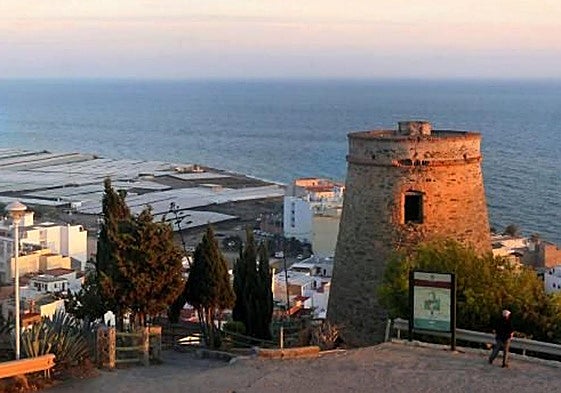 El tesoro escondido en La Rábita que en un pasado protegió al pueblo de los piratas.