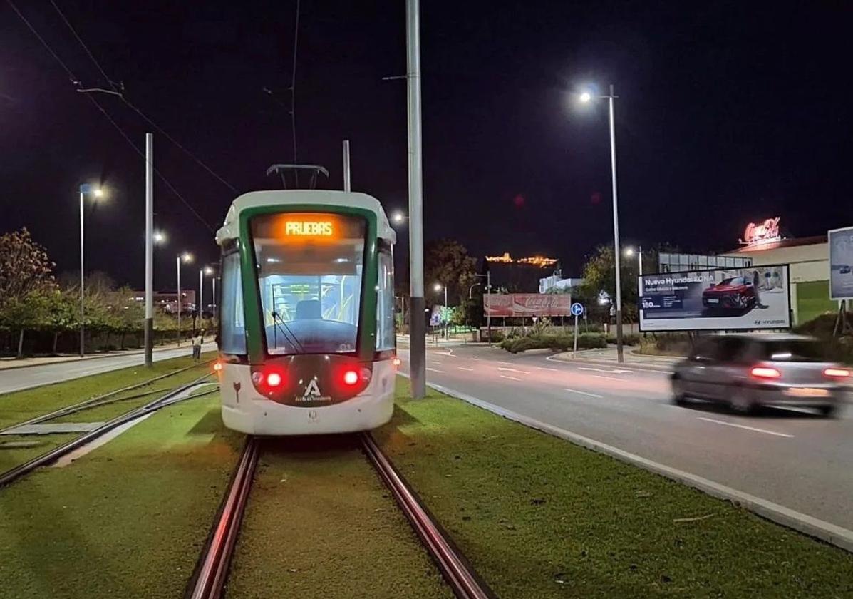 El tranvía vuelve a salir en pruebas esta noche para realizar el recorrido completo | ideal