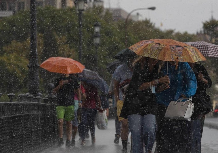 Una vaguada trae lluvias fuertes, tormentas y granizo a estas zonas de Andalucía