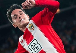 Arribas celebrando un gol con la UD Almería. UDA
