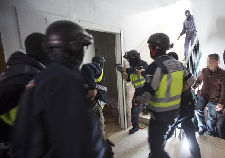 Detienen en Granada a un supuesto narco que llamó a la Policía para que le protegiera de unos acreedores