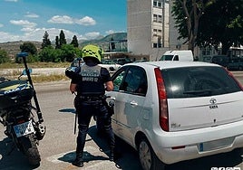 Coche robado que conducía el detenido en Granada.