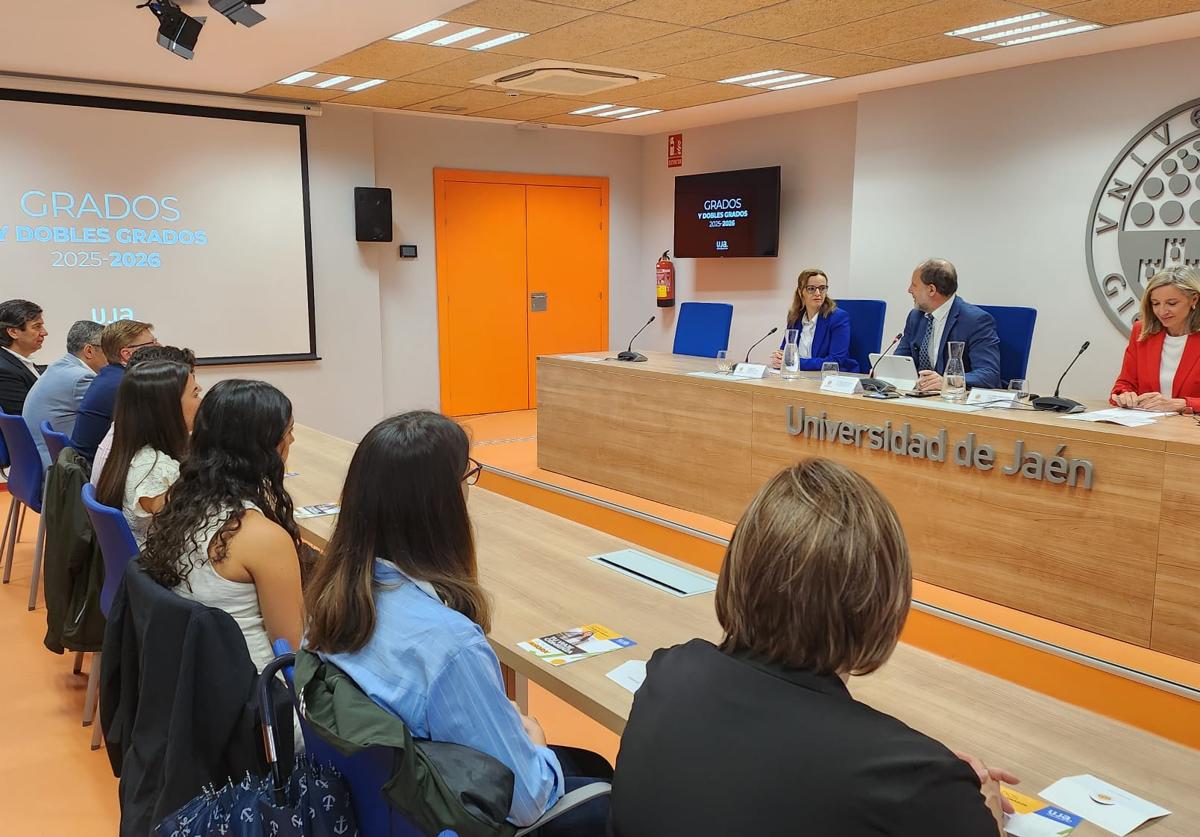 Presentación de los grados de la Universidad de Jaén para el curso próximo.