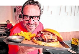 José Antonio Jiménez, propietario y responsable del establecimiento de Sancho Casual Burger ubicado en calle Mesones.