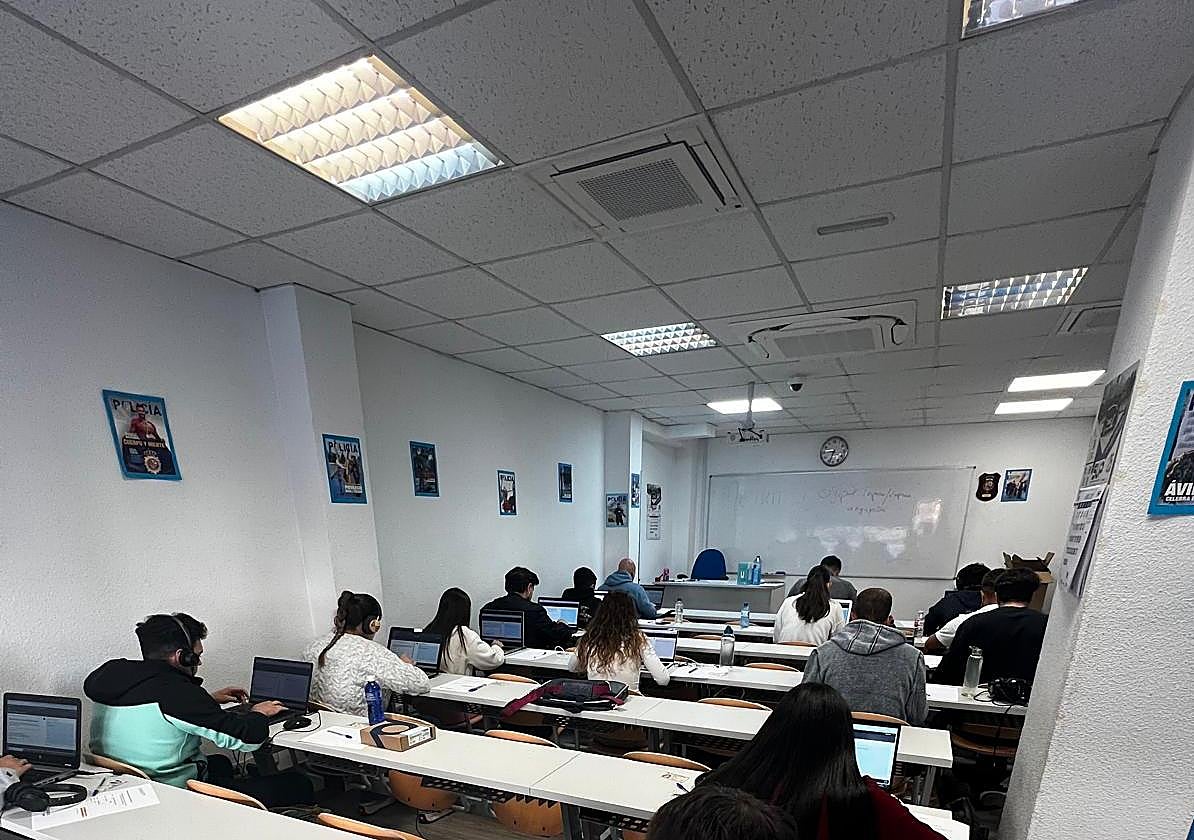 Una empresa de Granada examinará el nivel de inglés de más de 3.000 opositores de Policía Nacional