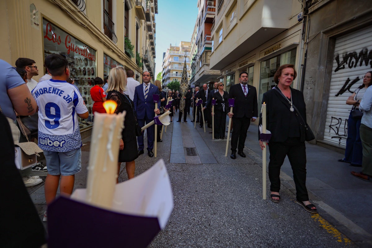 Las imágenes de una procesión histórica: la Alhambra desde Catedral a su templo