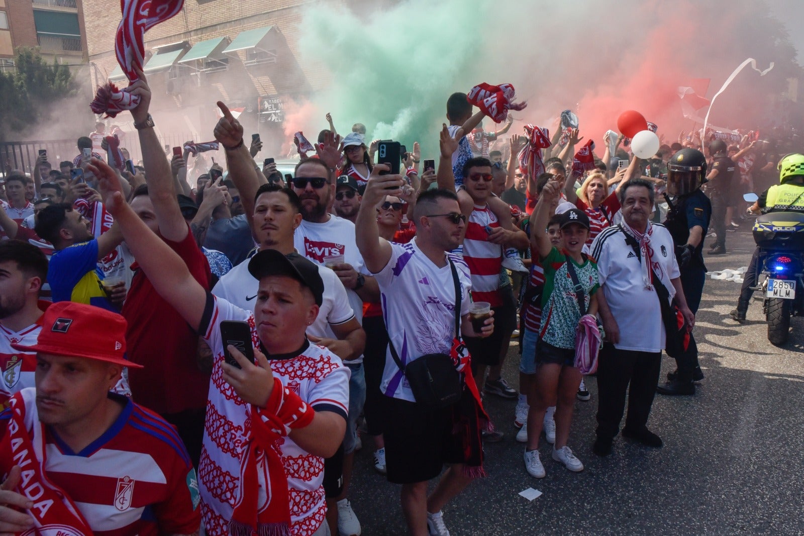 Así ha sido el espectacular recibimiento al Granada