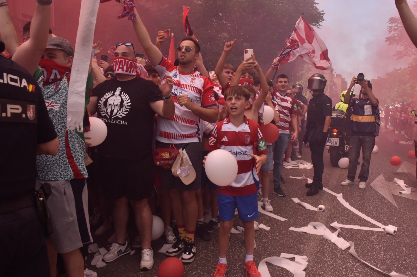 Así ha sido el espectacular recibimiento al Granada