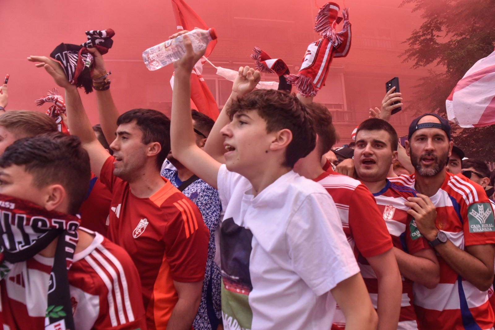 Así ha sido el espectacular recibimiento al Granada