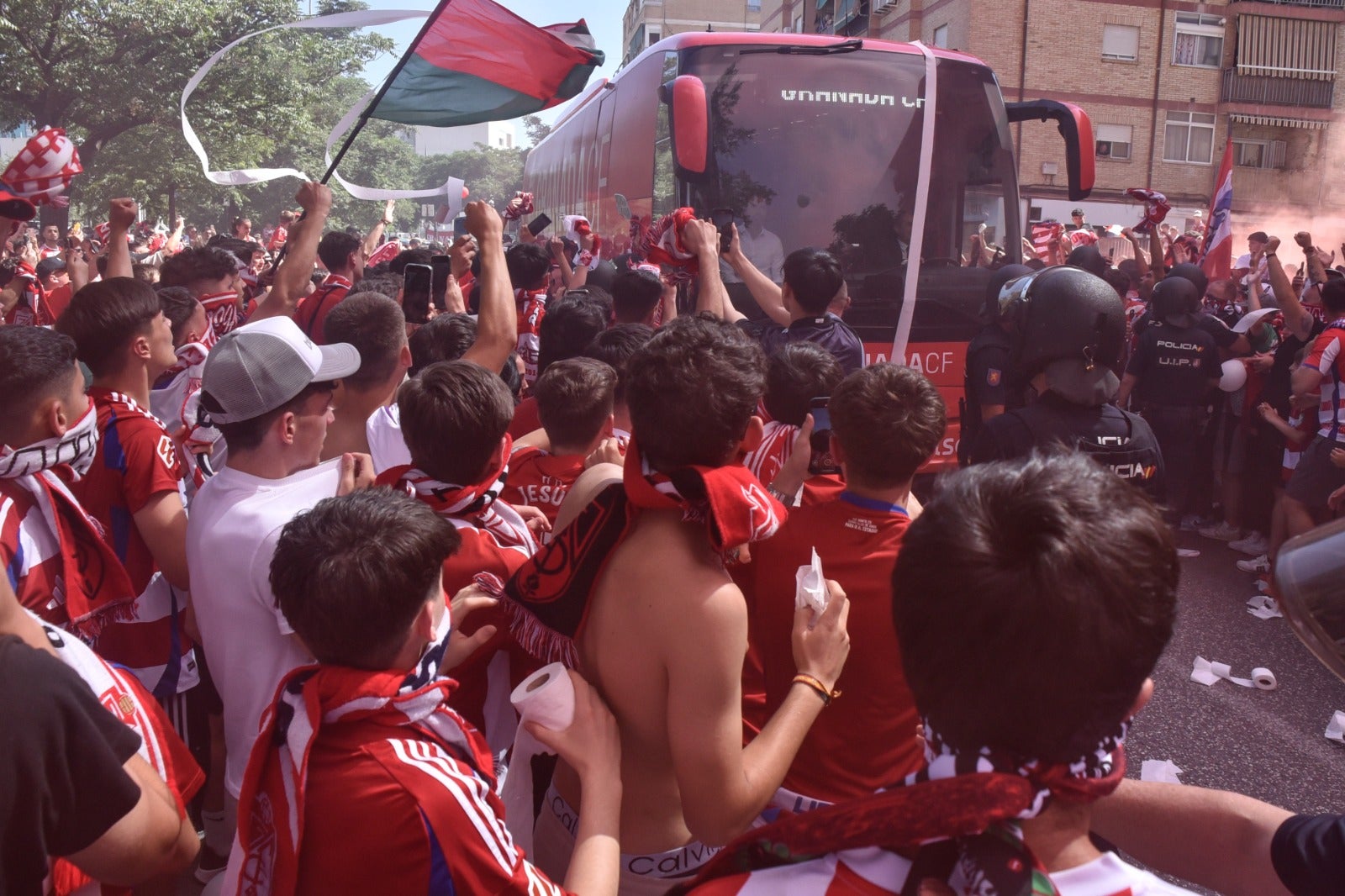 Así ha sido el espectacular recibimiento al Granada