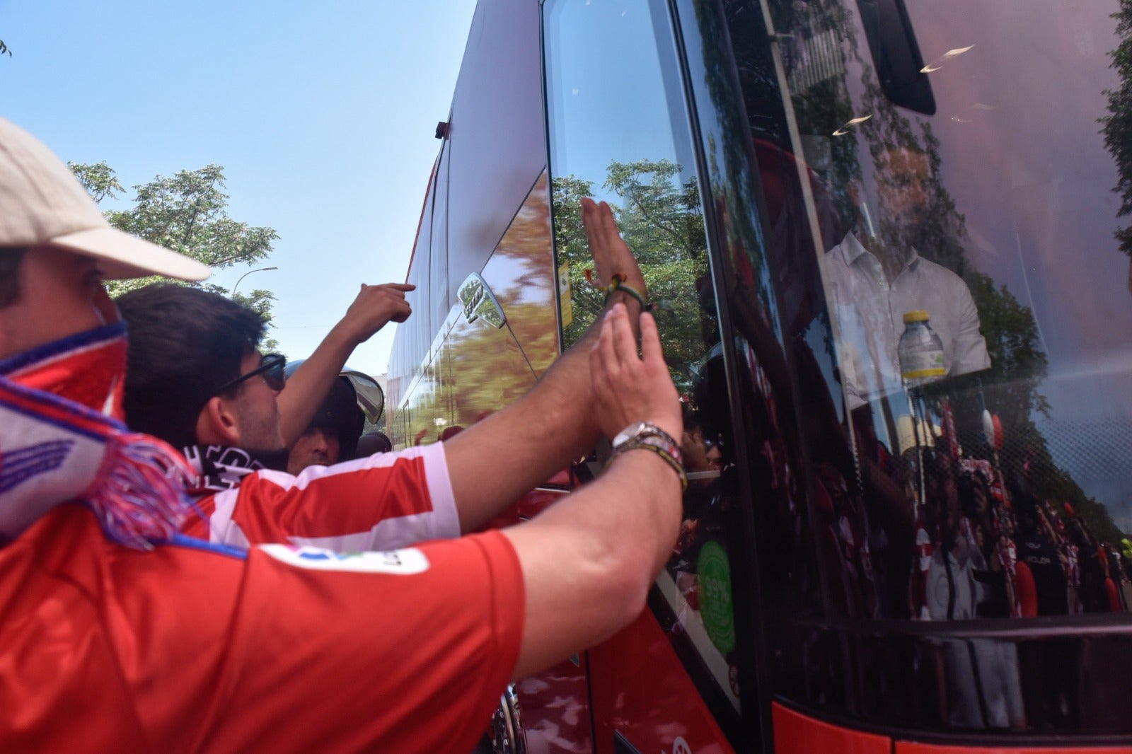 Así ha sido el espectacular recibimiento al Granada