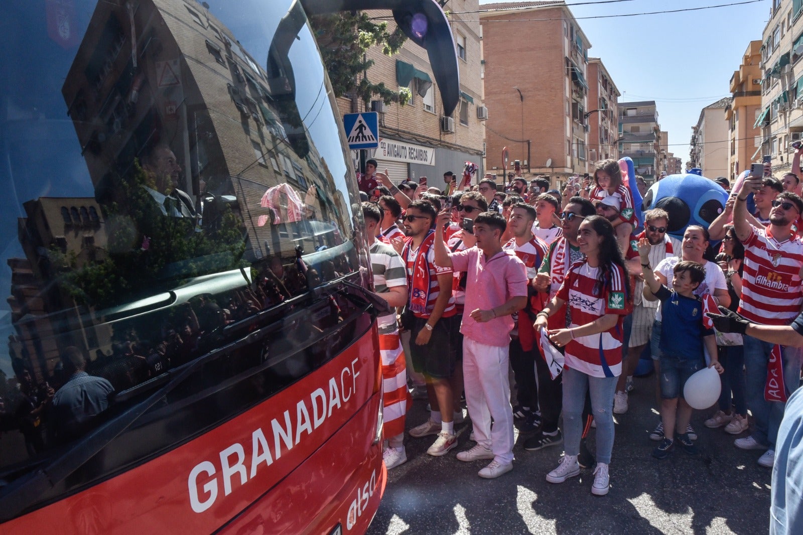 Así ha sido el espectacular recibimiento al Granada